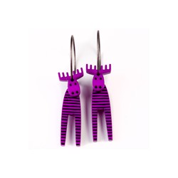 Moose, long, straight...