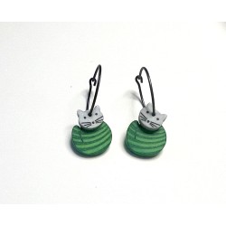 Cat, round, green w green...