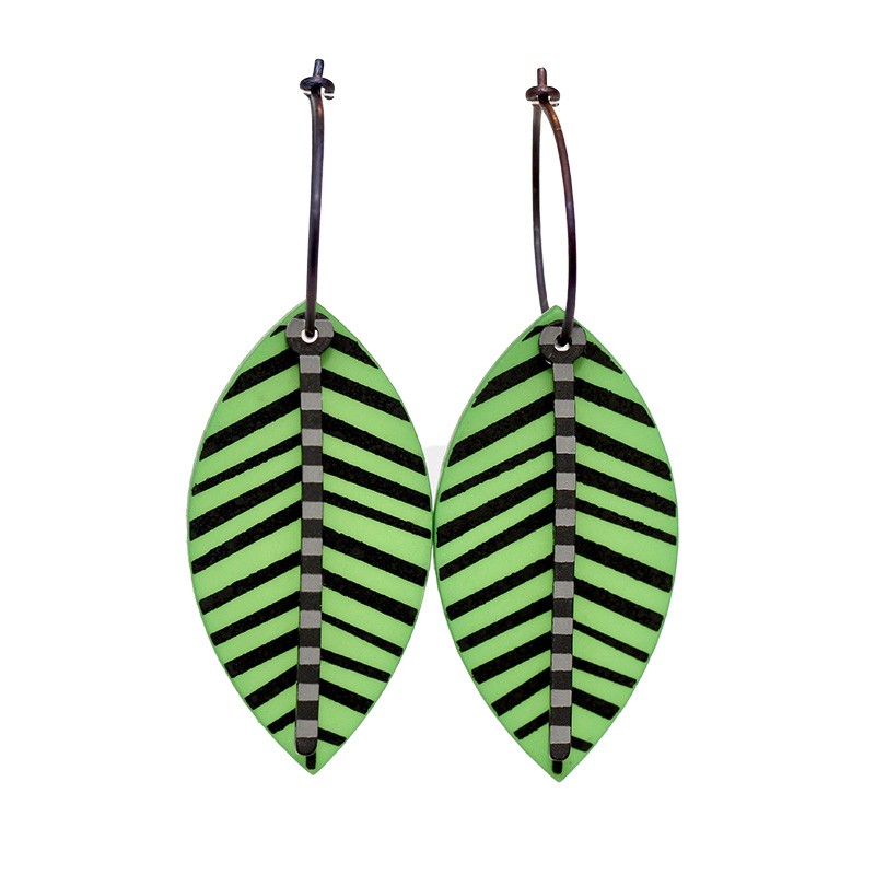 Leaf, green with stripes, black stalk