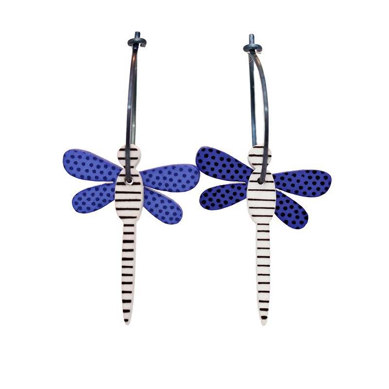 Dragonfly, white with black stripes, blå wings
