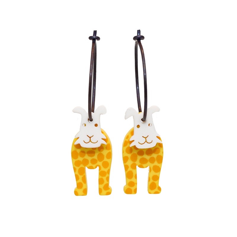 Dog, short ears, yellow w yellow dots, white head