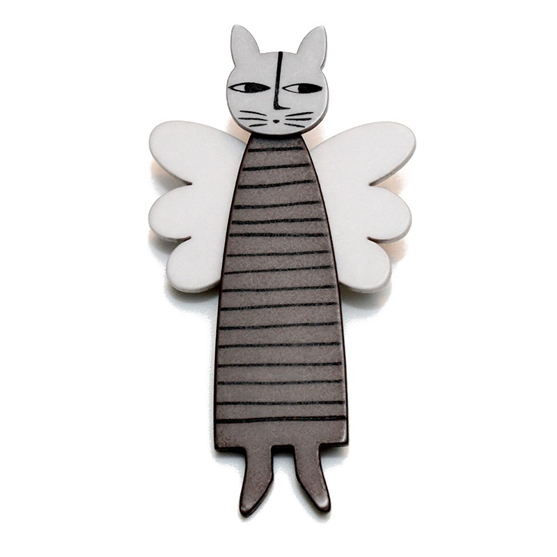 Kat, engel, grå m sorte striber, grå vinger, grå hoved