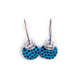 Cat, round, blue w black...