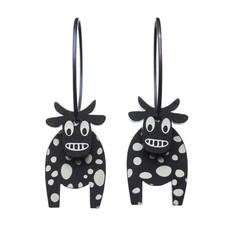 Cow, smiling, black with white dots, sort head