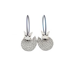 Fox, grå with black dots,...