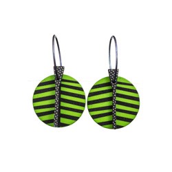 Leaf, round, green with...